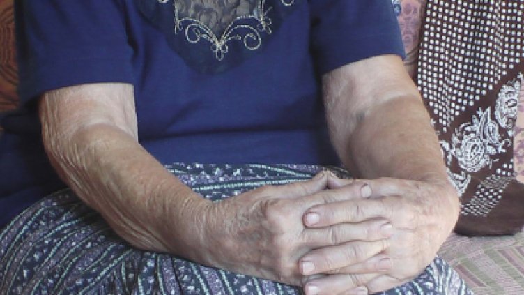 Спипаха 73-годишна, пласирала амфети и трева