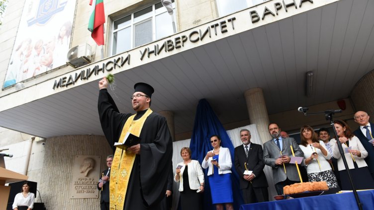 Студенти от 44 страни ще учат в Медицинския във Варна