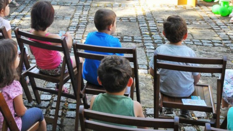 Само 619 деца са намерили дом в приемни семейства