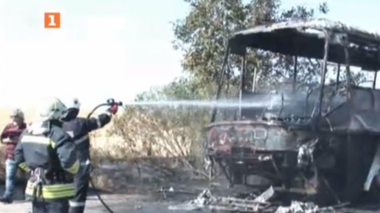 Изгоря автобус с военни от Варна