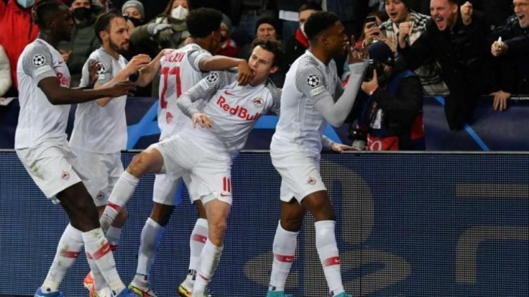 "Челси" продължава с издънките в ШЛ