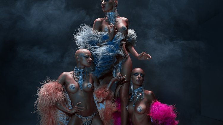 XTRA HALLOWEEN посреща D-QUEENS