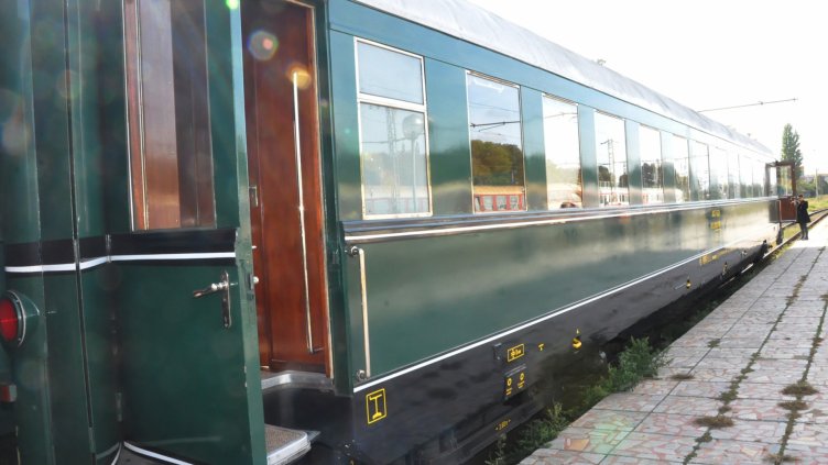 Вагон от царската композиция на Борис III пристигна във Варна (СНИМКИ)