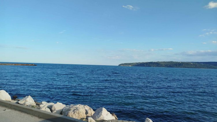 Изграждат зарядна станция за електрически лодки във Варна