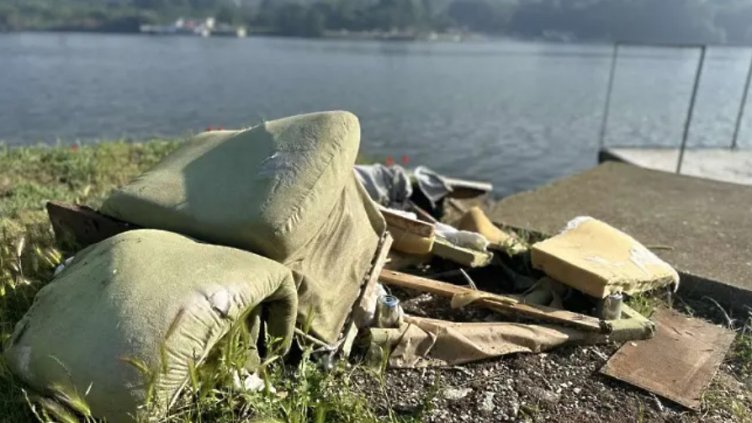 Боклуци повредиха ферибота в Белослав