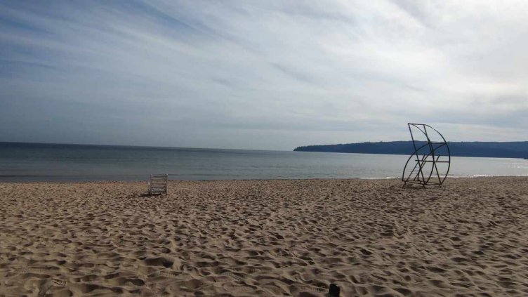 Новата седмица започва с температури до 15° по морето