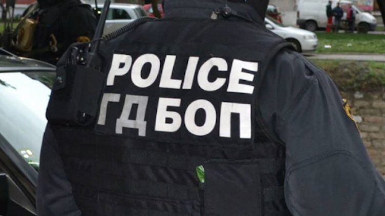 Петима души са задържани за рекет и лихварство при акция