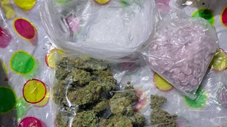 Мъж почина, след като глътна наркотик, при опит за проверка