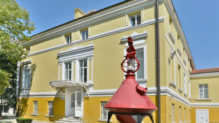 Военноморският музей става на 142 години