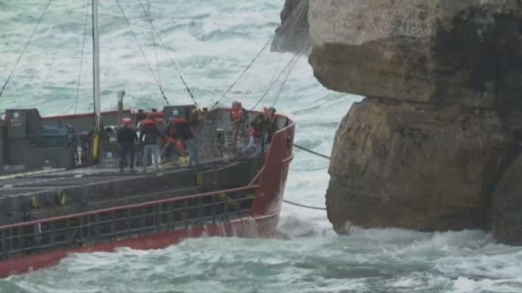 Подозират човешка грешка за забиването на "Vera Su" в българския бряг. Повдигат обвинения