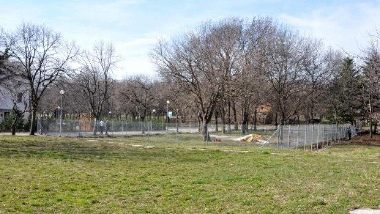 Продали на Петя Славова близо декар от Морската градина във Варна