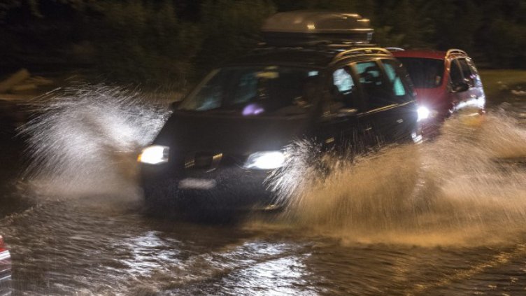 Пращаме аварийни екипи за Скопие, 10 души още са в неизвестност