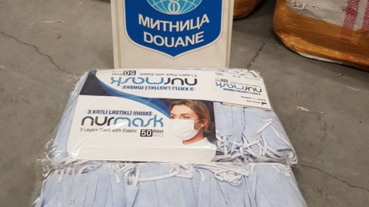 Митниците дават на БЧК 103 000 конфискувани маски за лице