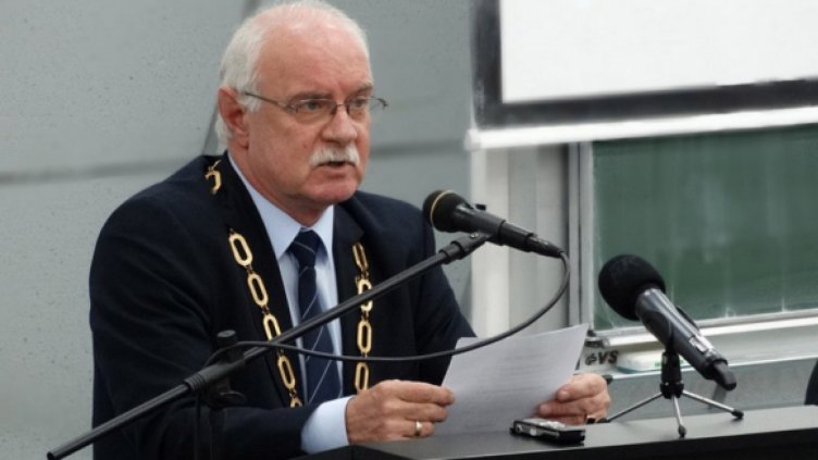 Ректорът на НСА: Поздравявам Ваня, но това не е масова практика