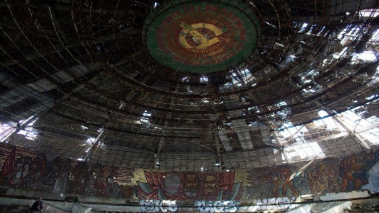 Паметникът на Бузлуджа става обредна зала 