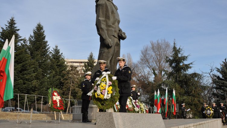 Висшето военноморско училище отбеляза своя патронен празник
