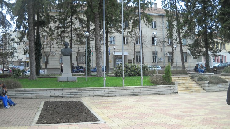 Сградата на община Омуртаг; Снимка: Кмета.bg