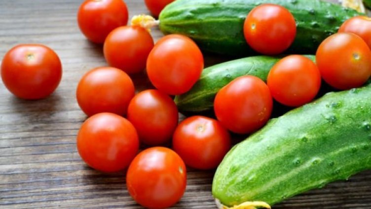 Родните плодове и зеленчуци ще поевтинеят през лятото, смята министър