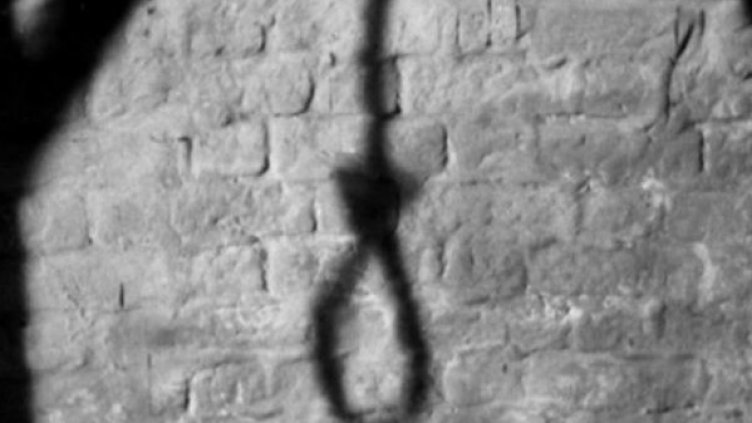 Зловещо: Мъж провисна обесен на Околовръстното в София