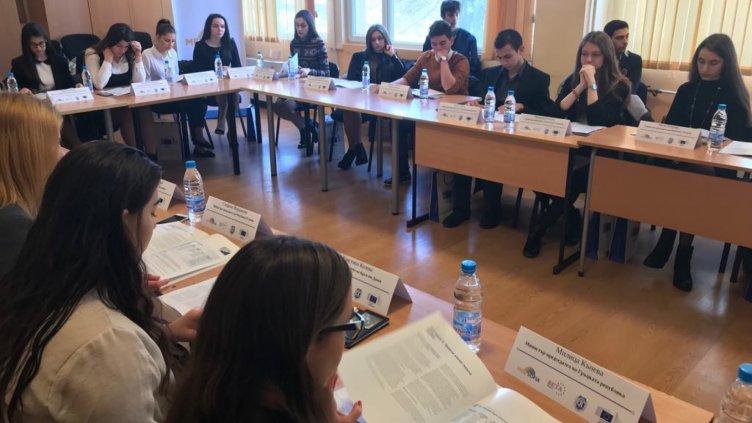 Емил Радев приветства участниците в Ученическия Европейски съвет, който се провежда във Варна