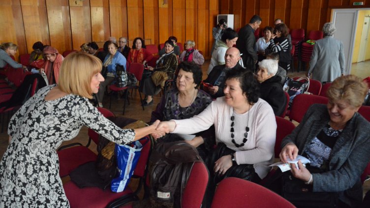 Проф. Анелия Клисарова пред тракийското дружество: