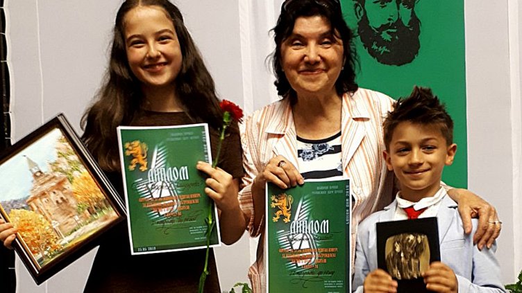 Варненска ученичка с първо място за изпълнение на Ботева поезия