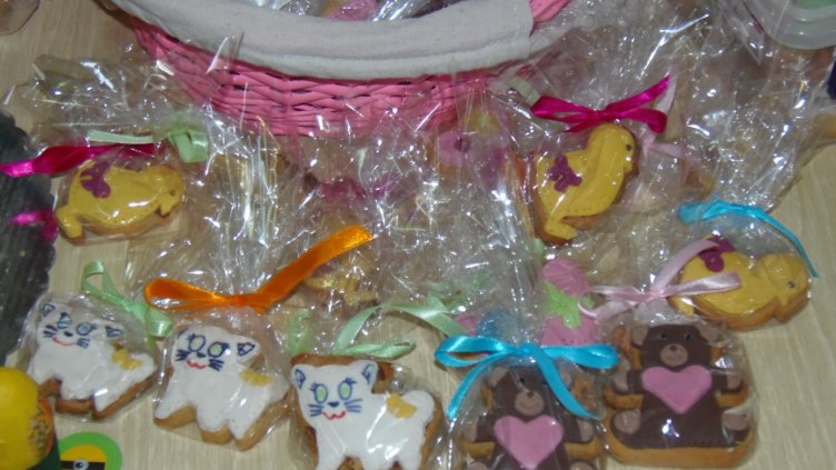 Родители и учители сътвориха кулинарни вълшебства в благотворителна изложба за Великден