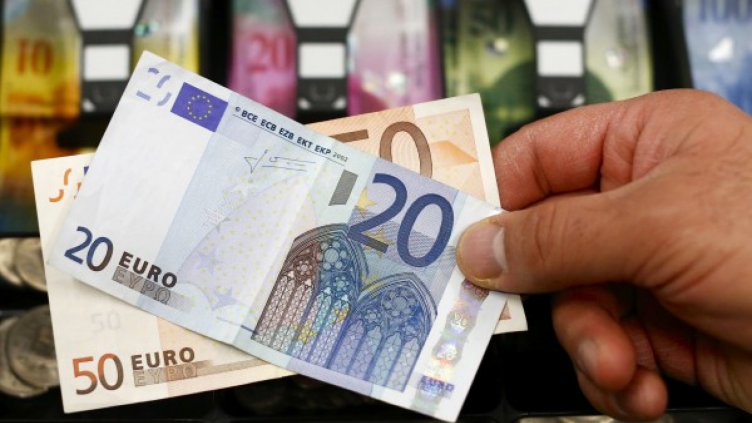 Арестуваха афганистанци, бутнали &euro;50 на полицаи