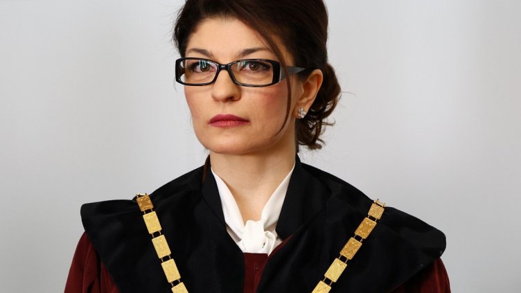 Първото дело на Атанасова като конституционен съдия е по искане на Владислава Цариградска