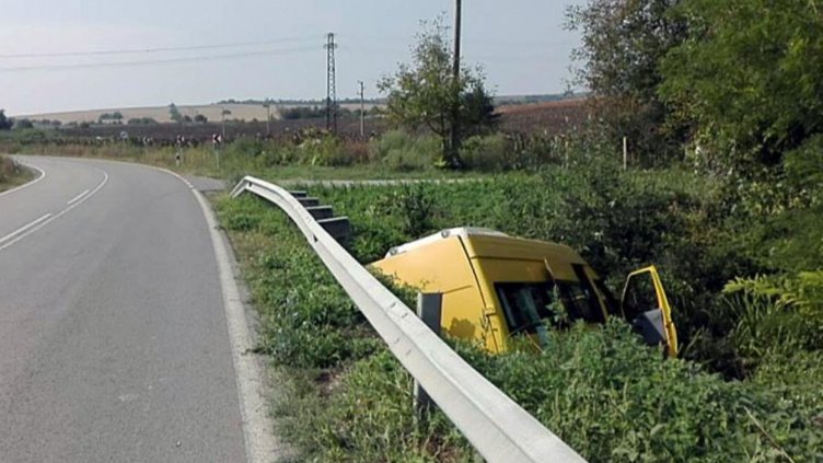 След катастрофата с бус край Разград дядо Еньо e в кома, другите - с травми