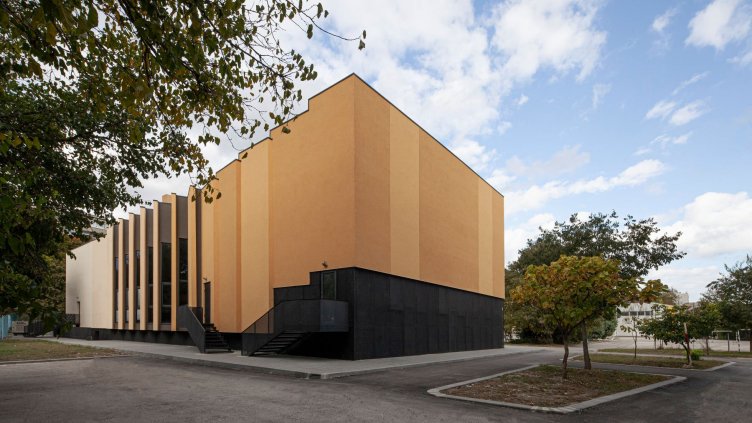 Новата зала на I езикова гимназия във Варна спечели национална награда