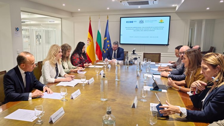 Зарица Динкова: Сигурността, която гарантираме за чуждестранните ни туристи, е ключова