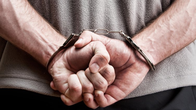 Румънец удуши гаджето си, закъснявали за полет