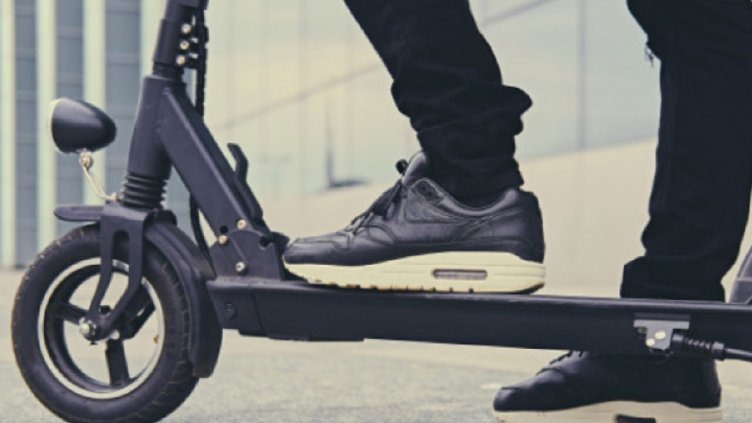 Спипаха мъж, откраднал електрическа тротинетка