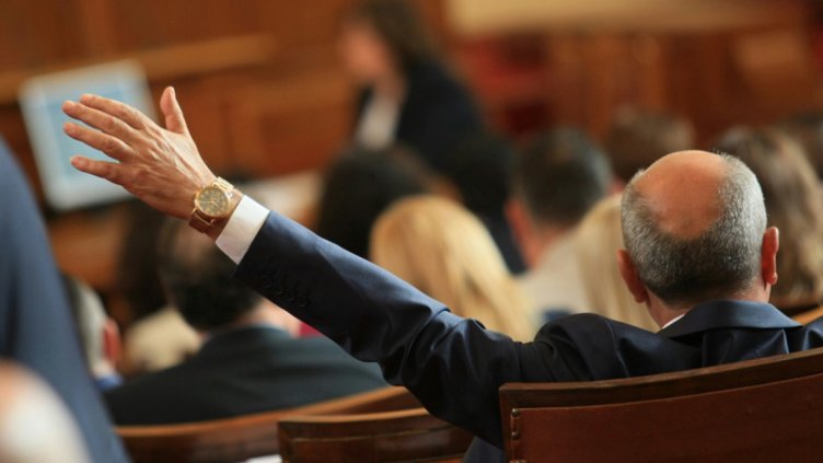 На първо четене: ДДС за ресторантьорски и кетъринг услуги става 9%