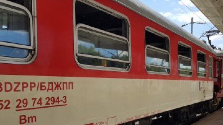Бързият влак за София прегази човек в Бургас