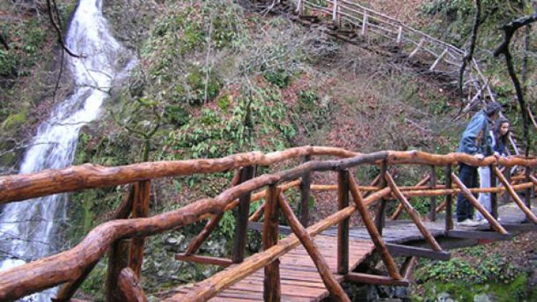 Доброволци опресниха маркировката по 40 туристически маршрута в Стара планина