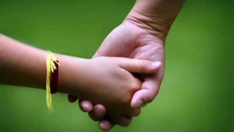 Нови правила за ползване на майчинство от осиновителите