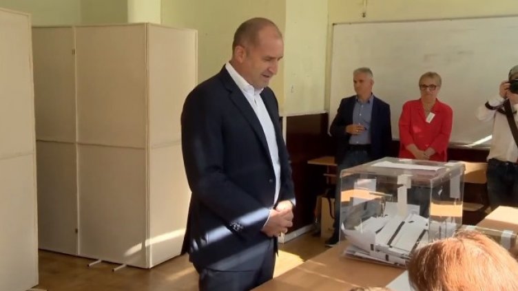 Президентът чака да кажат кой е виновен за изборните машини