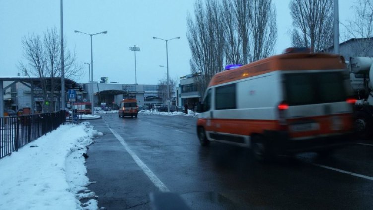 Италиански военен самолет кацна аварийно на Летище София