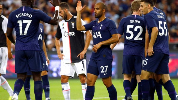 Тотнъм тресна Юве в Сингапур с фамозен гол от центъра на Кейн 