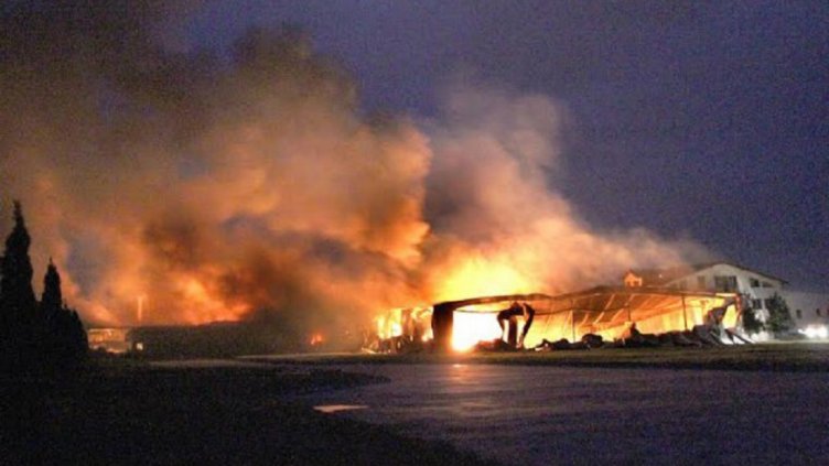 30 000 кокошки изгоряха при пожар