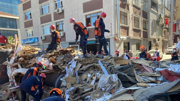 Силни трусове изкараха на улицата жителите на Истанбул и Бурса в полунощ