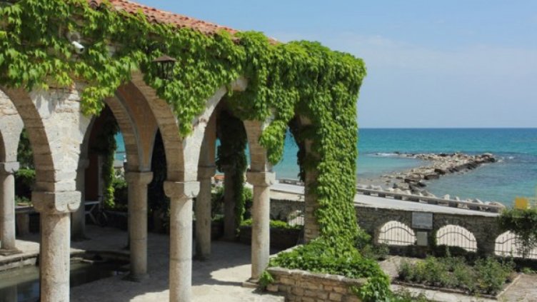 Чужденци се тълпят за сватби в "Двореца" в Балчик