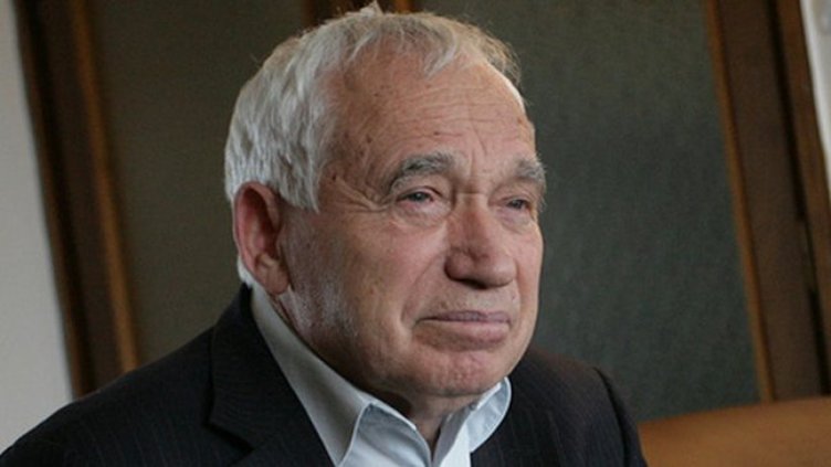 Почина Желю Желев