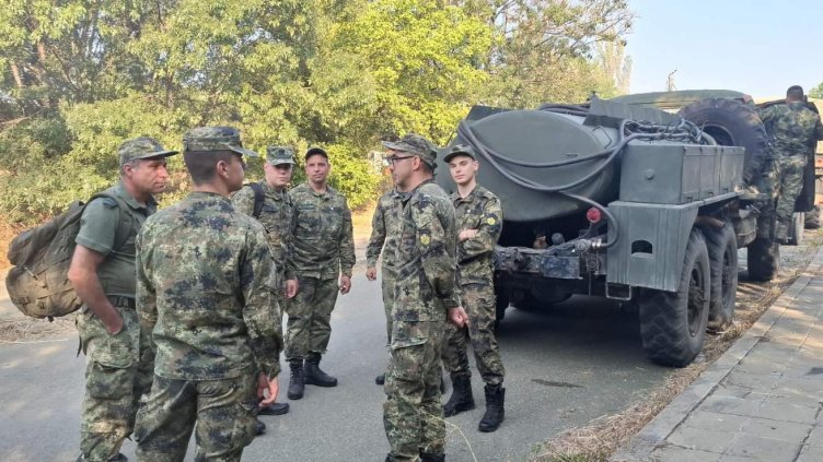 Военни продължават да помагат за в борбата с пожарите в Пирин и Сунгурларе