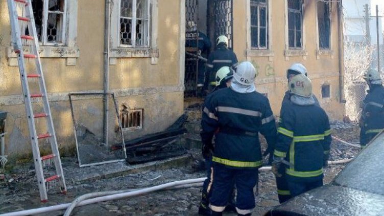Варненец изгоря при пожар в необитаема къща