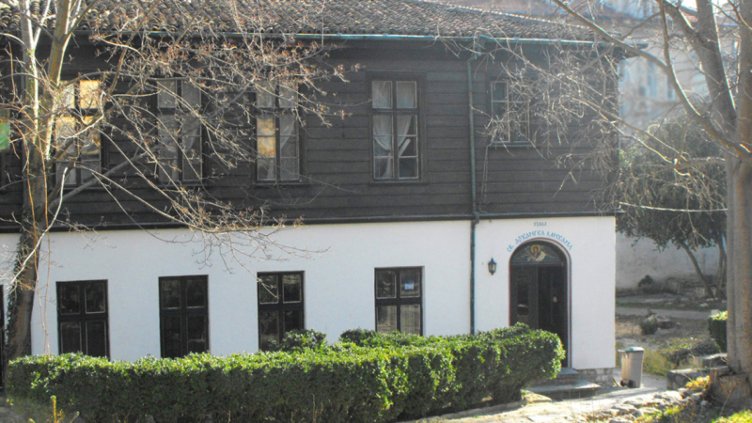 Включват и свещениците в борбата с дрогата