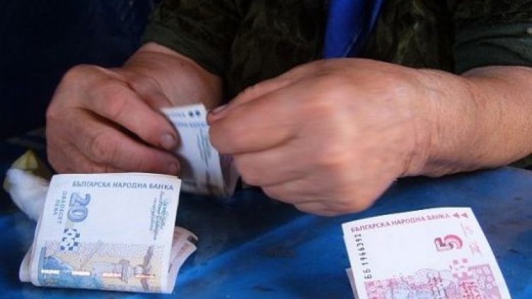 Още двама "ужилени" от ало-измамници