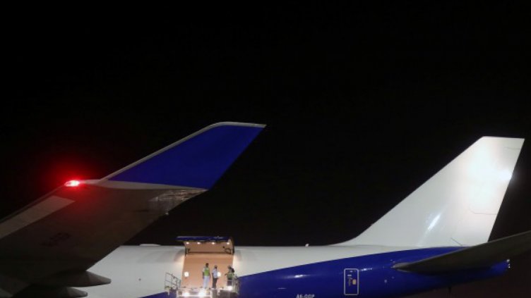 Мъж опита да взриви бомба в самолет